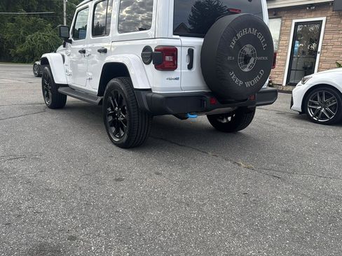 Used 2022 Jeep Wrangler Unlimited Sahara w/ Cold Weather Group AWD/4WD image 12