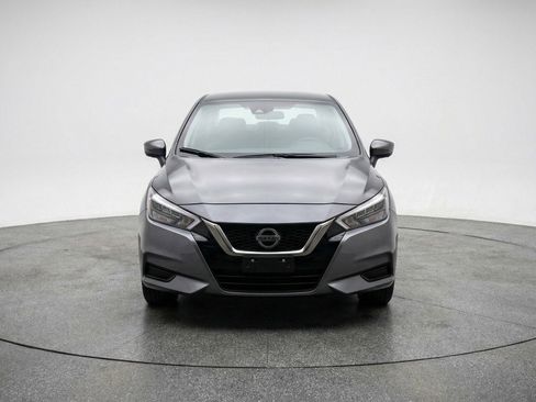 Used 2025 Nissan Versa SV image 2