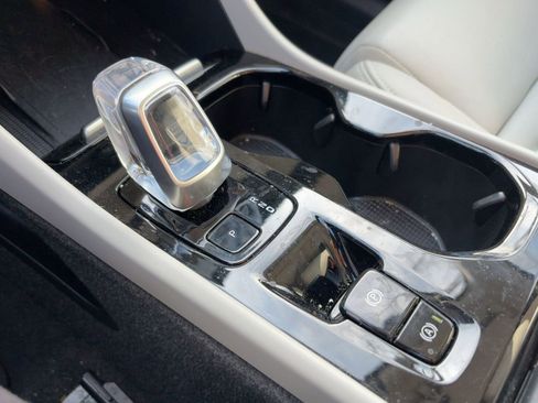 Certified 2024 Volvo XC40 B5 Plus image 15