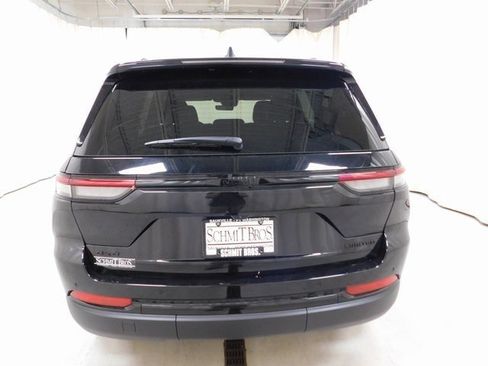 New 2025 Jeep Grand Cherokee Limited w/ Black Appearance Package image 5