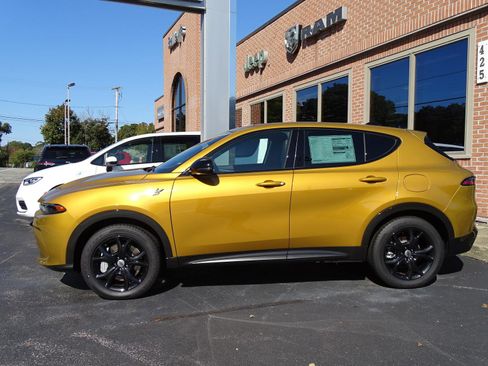 New 2024 Dodge Hornet R/T Plus w/ R/T Blacktop Package image 3