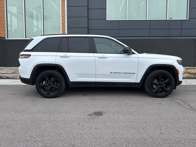 Used 2023 Jeep Grand Cherokee Altitude AWD/4WD image 2