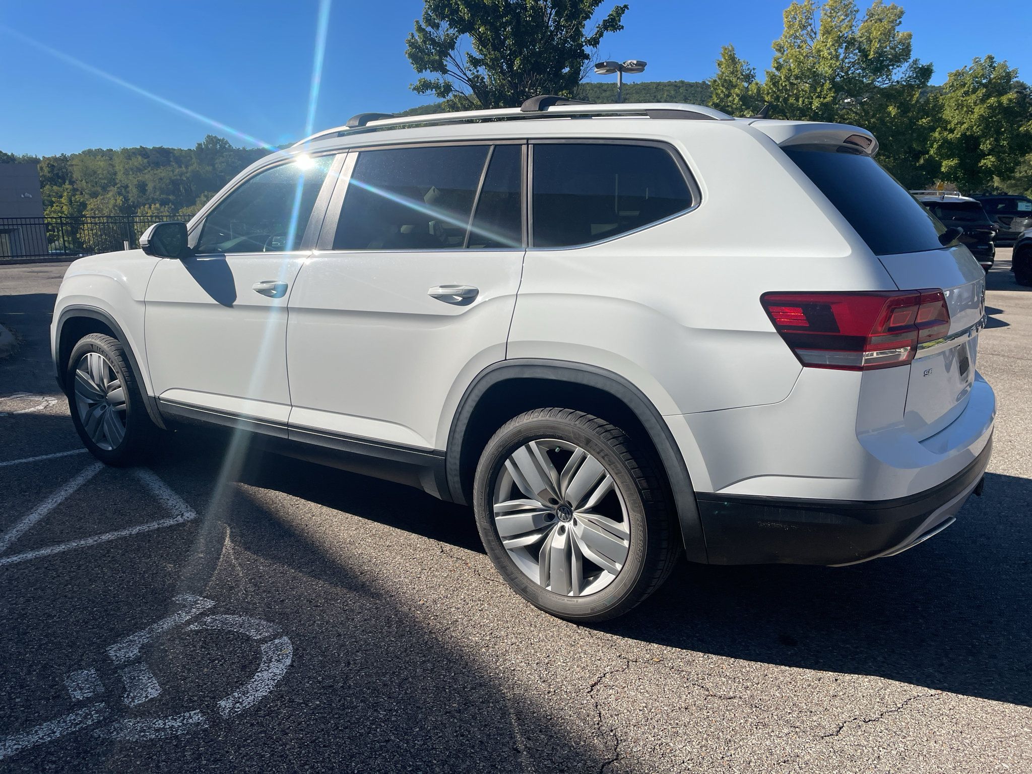 Used 2019 Volkswagen Atlas SE w/ Towing Package FWD image 5