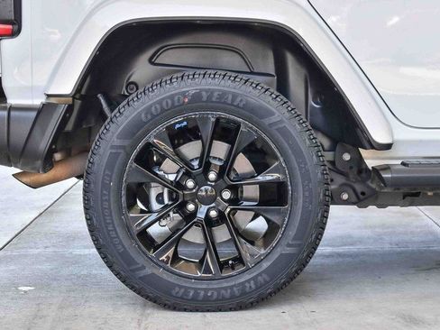Used 2022 Jeep Wrangler Unlimited Sahara w/ Safety Group AWD/4WD image 10