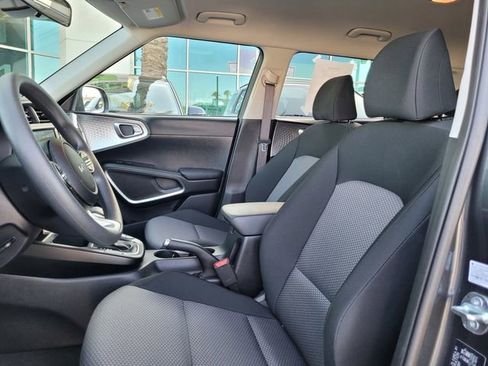 Certified 2025 Kia Soul LX w/ LX Technology Package image 13