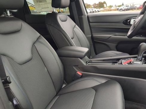 New 2026 Jeep Compass Latitude image 8