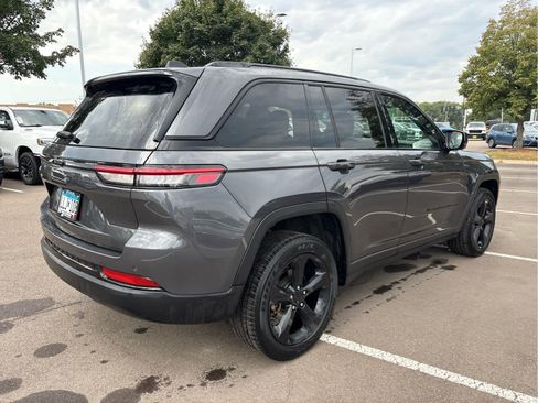 Used 2023 Jeep Grand Cherokee Altitude AWD/4WD image 4
