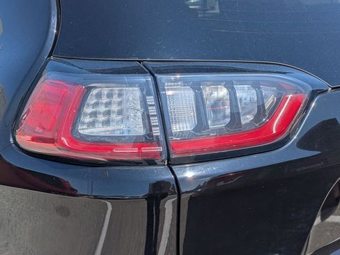 Used 2019 Jeep Cherokee Latitude Plus AWD/4WD image 12