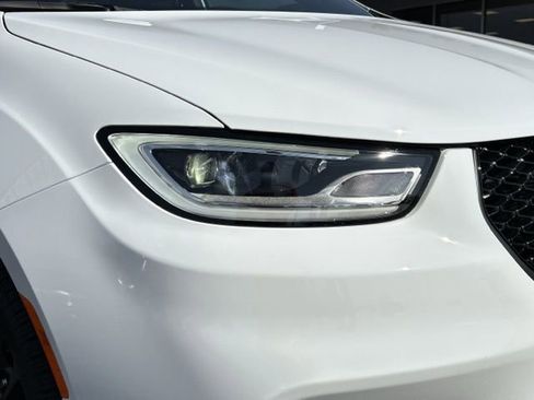 New 2026 Chrysler Pacifica Limited AWD/4WD image 17