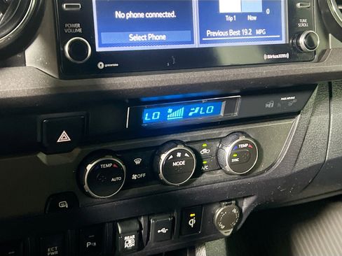 Used 2022 Toyota Tacoma TRD Off-Road w/ Technology Package RWD image 27