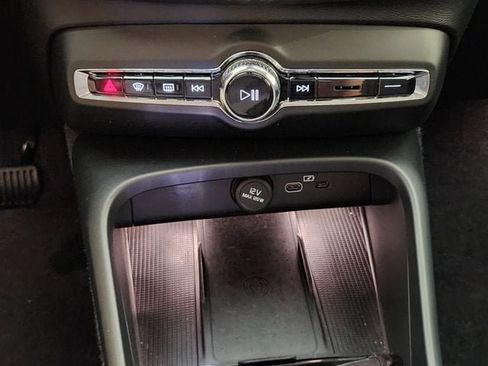 Certified 2026 Volvo XC40 B5 Plus AWD/4WD image 19