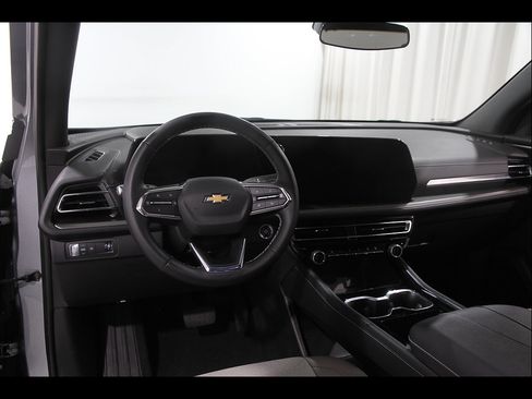 Used 2025 Chevrolet Traverse LT w/ Driver Confidence Package FWD image 6