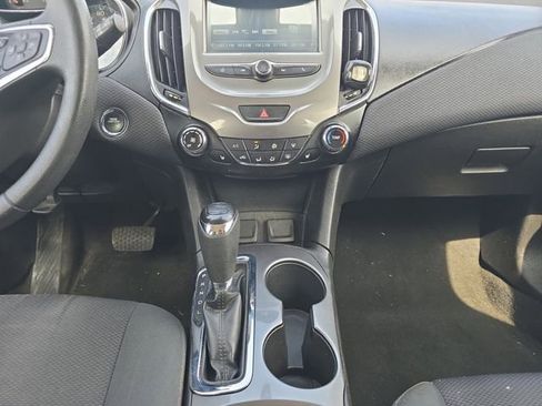 Used 2017 Chevrolet Cruze LT w/ Convenience Package image 3