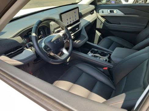 Used 2026 Ford Explorer Active w/ Active Comfort Package RWD image 3