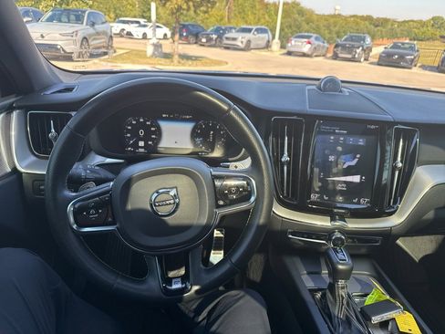 Used 2019 Volvo XC60 T5 R-Design image 21