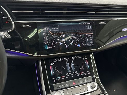 Used 2019 Audi Q8 Premium Plus w/ Premium Plus AWD/4WD image 32