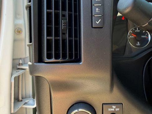 Used 2025 Chevrolet Express 3500 LT w/ LT Preferred Equipment Group RWD image 15
