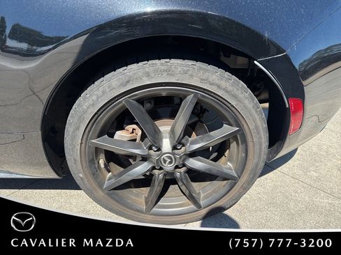 Used 2018 MAZDA MX-5 Miata Club RWD image 16