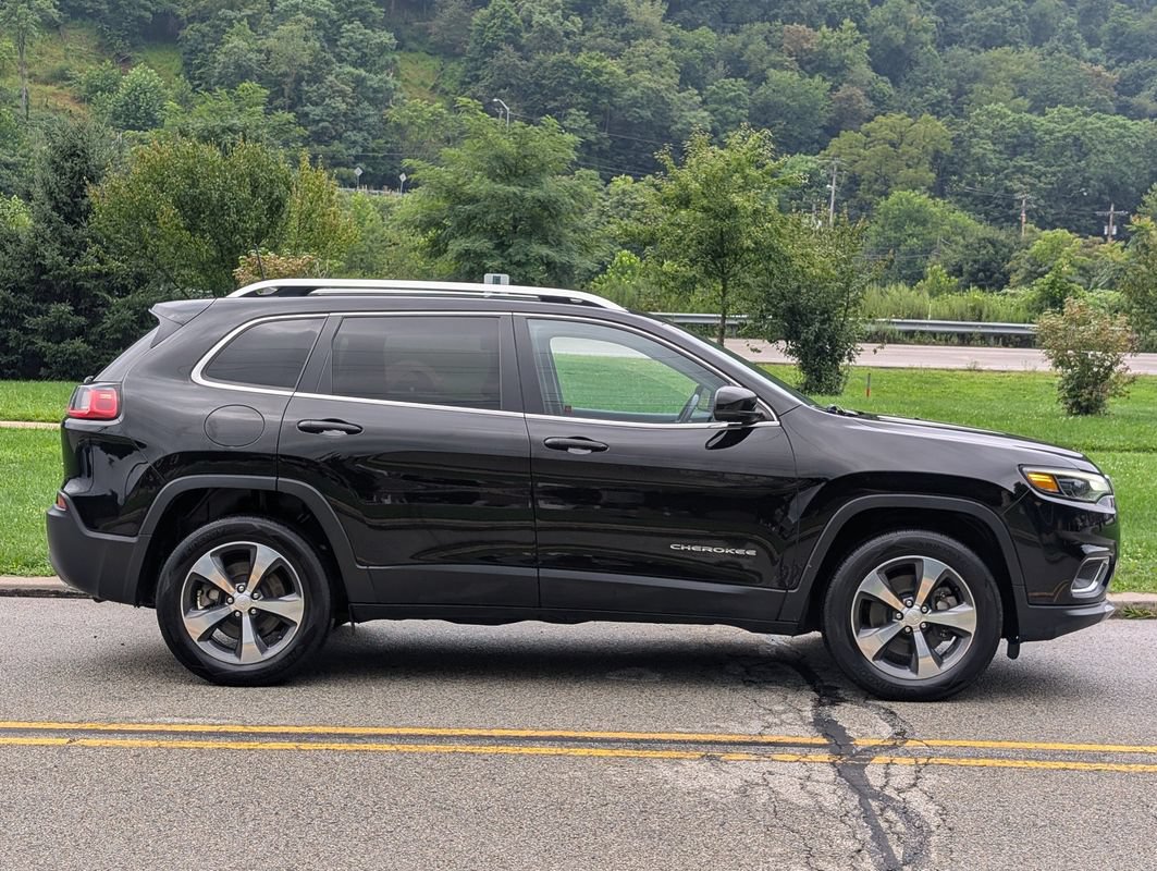 Used 2019 Jeep Cherokee Limited AWD/4WD image 4
