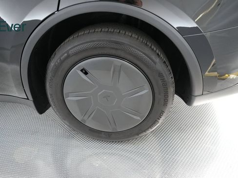 Used 2026 Tesla Model Y 2WD image 19