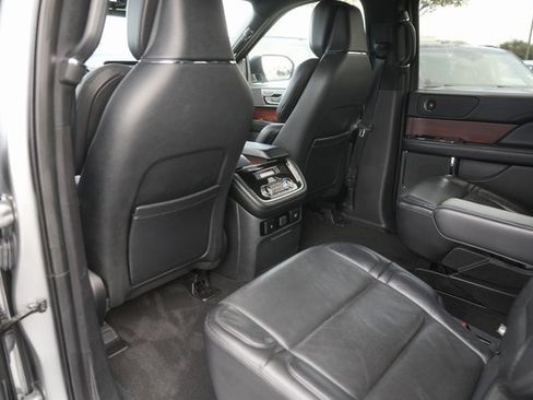 Used 2021 Lincoln Navigator Reserve image 12