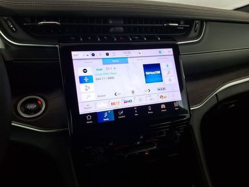 Used 2024 Jeep Grand Cherokee L Limited image 19