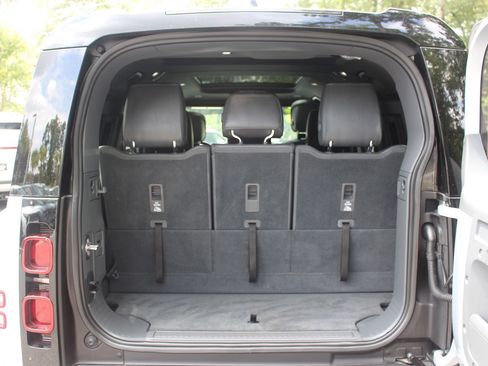 Used 2023 Land Rover Defender 130 X-Dynamic SE AWD/4WD image 12