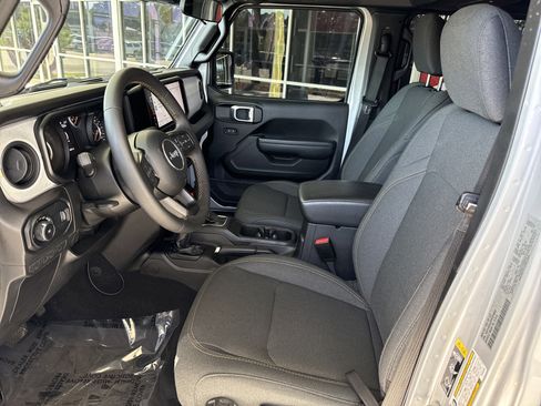 Used 2024 Jeep Wrangler Sport S image 21