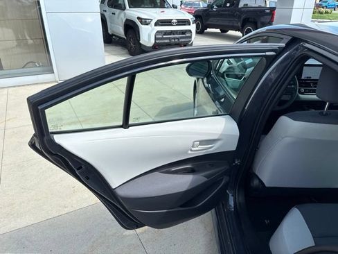 Used 2025 Toyota Corolla LE FWD image 27