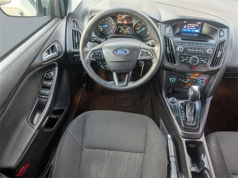 Used 2016 Ford Focus SE image 15