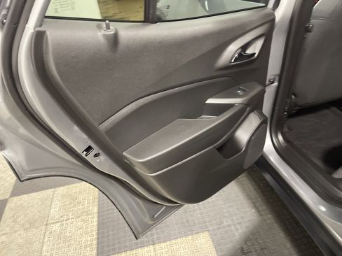 Used 2024 Chevrolet Trax LS w/ LS Convenience Package image 15