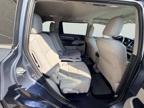 Used 2019 Toyota Highlander Limited AWD/4WD image 30