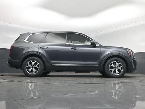 Used 2020 Kia Telluride EX image 16