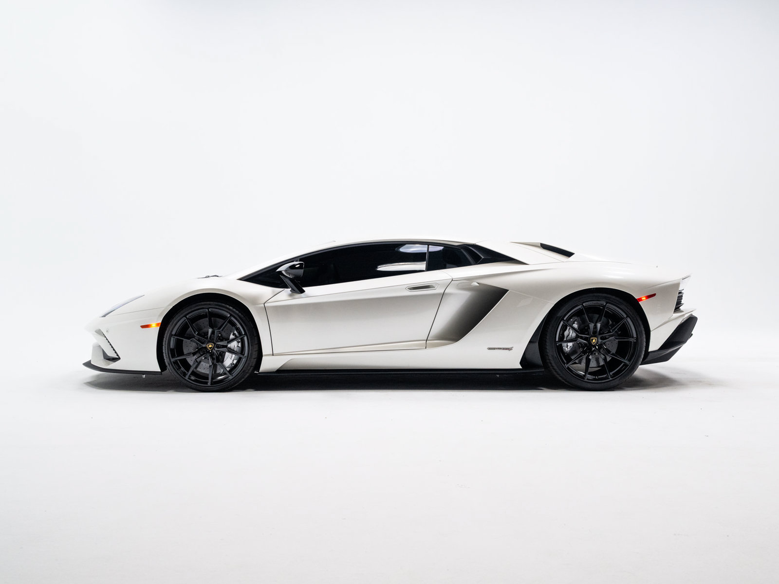 Used 2018 Lamborghini Aventador S AWD/4WD image 2