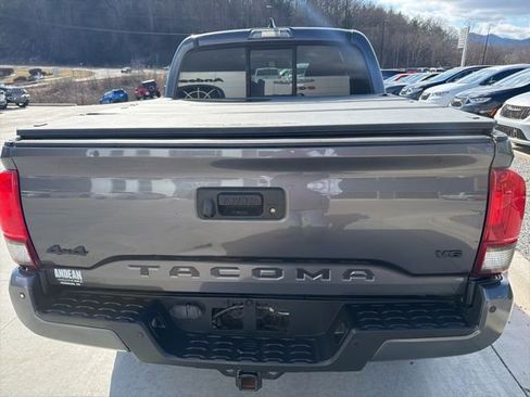 Used 2016 Toyota Tacoma TRD Sport w/ Premium & Technology Package image 4