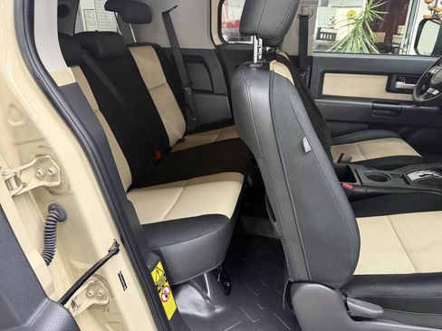 Used 2010 Toyota FJ Cruiser 4WD image 14