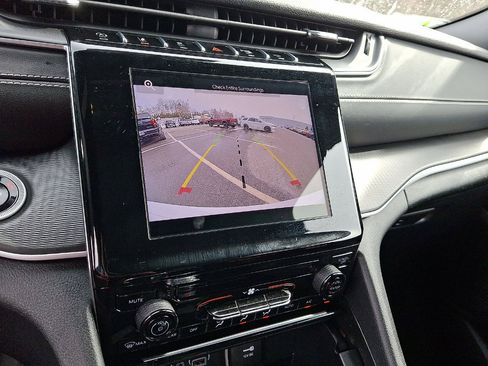 Used 2025 Jeep Grand Cherokee Laredo w/ MOPAR Finishing Package image 15