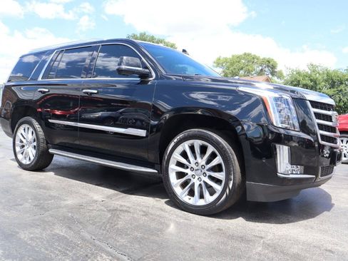 Used 2018 Cadillac Escalade Luxury AWD/4WD image 7