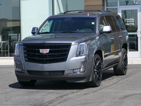 Used 2019 Cadillac Escalade Premium Luxury w/ Escalade Sport Edition image 7