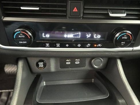 Used 2024 Nissan Rogue SV FWD image 16