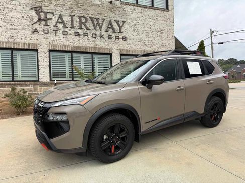 Used 2025 Nissan Rogue SV w/ Rock Creek Premium Package AWD/4WD image 3
