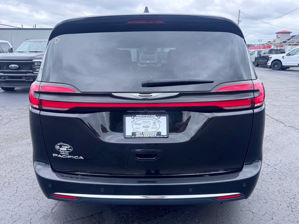 Used 2025 Chrysler Pacifica Select FWD image 6