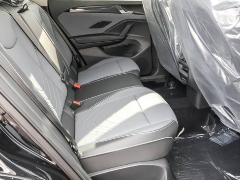 Used 2026 Volkswagen Tiguan SE AWD/4WD image 33