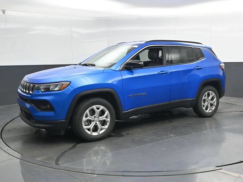 Used 2024 Jeep Compass Latitude AWD/4WD image 7
