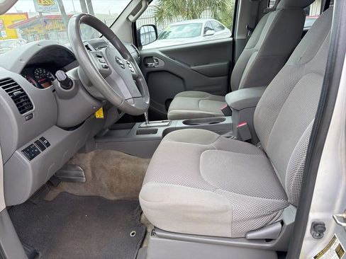 Used 2016 Nissan Frontier SV image 8