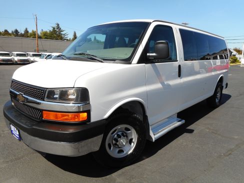 Used 2016 Chevrolet Express 3500 LT w/ LT Preferred Equipment Group image 3