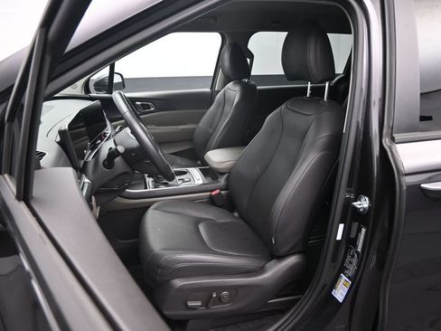 Used 2026 Kia Carnival FWD image 23