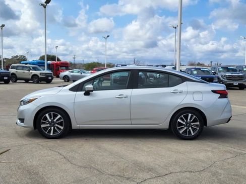 Used 2025 Nissan Versa SV image 2