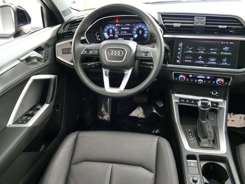Used 2025 Audi Q3 2.0T Premium image 7
