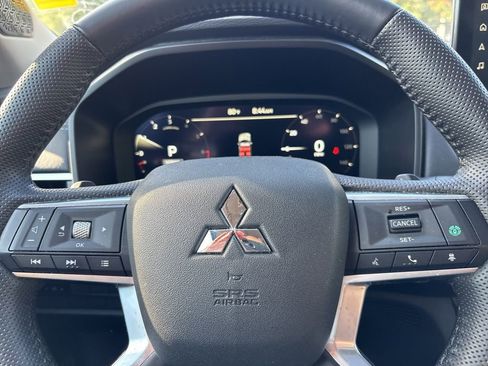 Used 2025 Mitsubishi Outlander SE FWD image 15